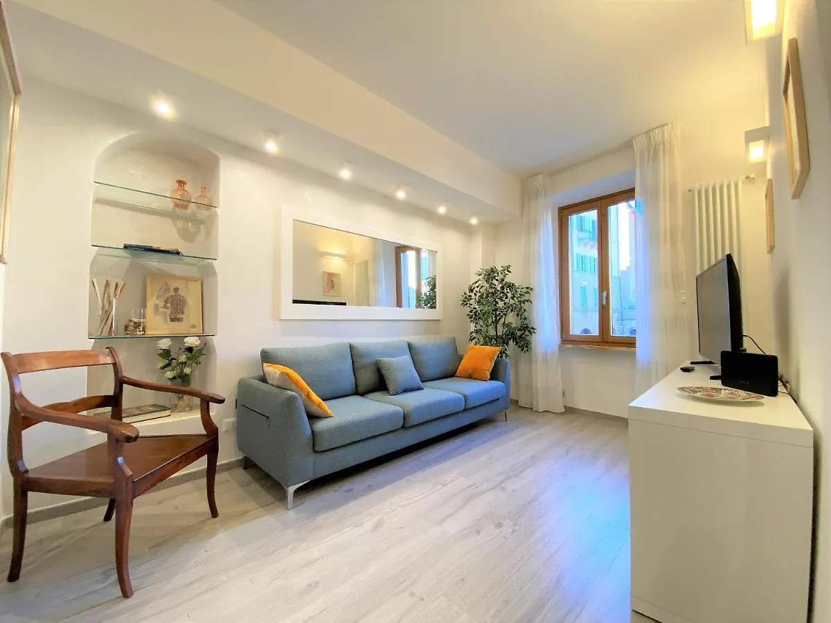 Casa Stella- A Due Passi Dal Corso Di Siena Apartment 0*,